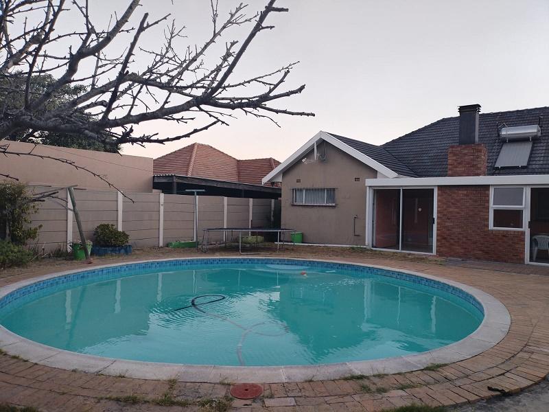 3 Bedroom Property for Sale in Chrismar Western Cape